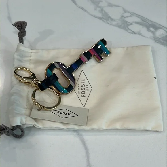 Cute.🗝️🗝️FOSSIL Key Chain - Picture 3 of 12